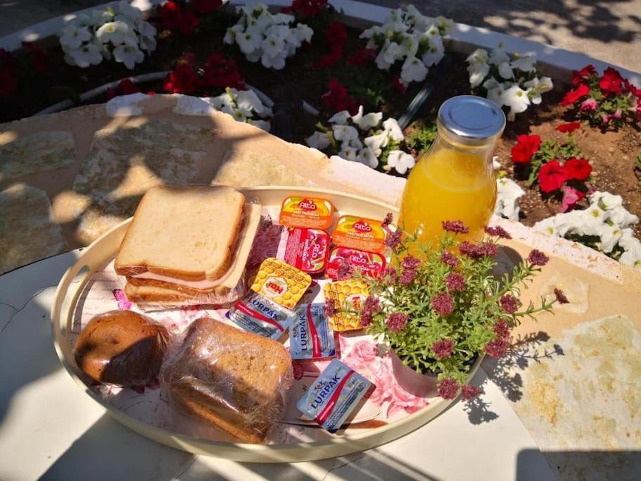 Yard- Family Retreat Apartment Corinth Екстериор снимка